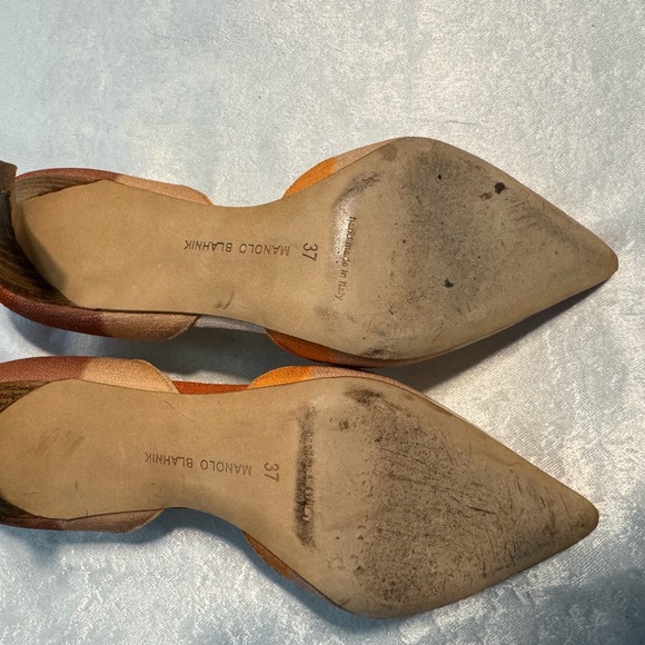 Manolo Blahnik 37 Linen Ombre Heels. Beige, orange, wooden 3” heels. - Picture 7 of 9